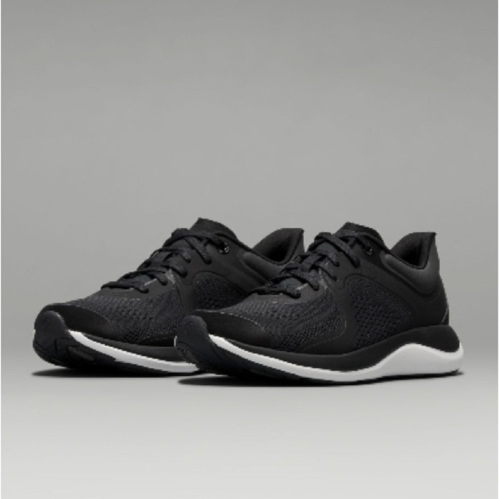 Chargefeel low women’s Lululemon workout shoe